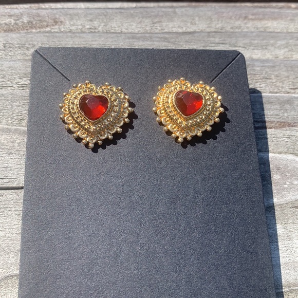 3/$20 Heart Shaped Vintage Avon Earrings - Picture 6 of 7